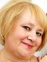 Curvy British housewife getting very frisky