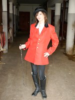 Classy mature slut playing with herself in a barn in front of a horse